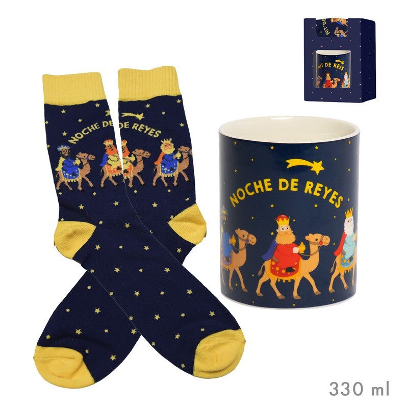 TAZA EN CAJA CON CALCETINES REYES MAGOS